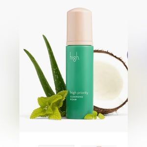 High Priority CLEANSING FOAM